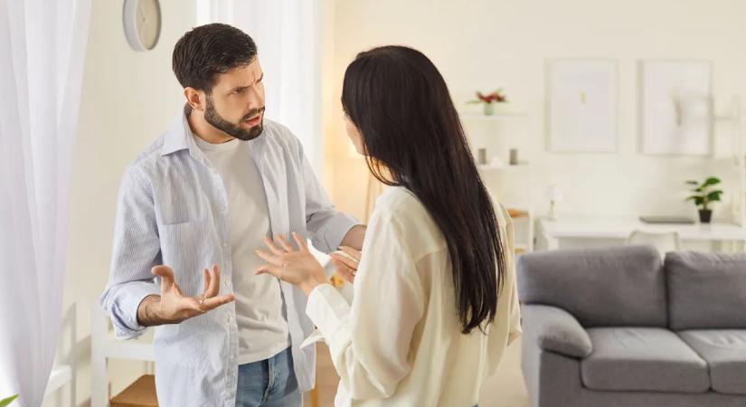 "A raktárban kaptam el őket” – felrobbant a házasság, amikor 18 év után rajtakapta a férjét, ahogy a pincérnővel csalja