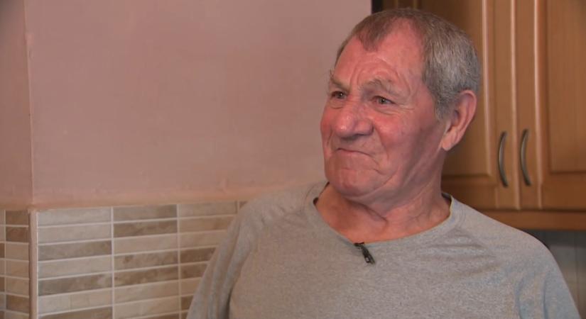 72 évesen is a focikapuban áll – Egri József unokái mellett játszik a megyei bajnokságban