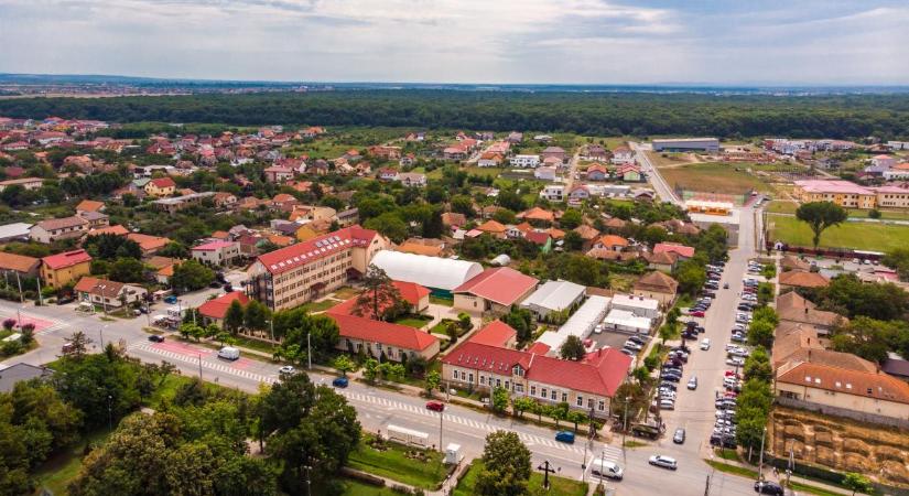 Tanácsi határozat biztosítja a magyar nyelvű feliratokat Újszentesen