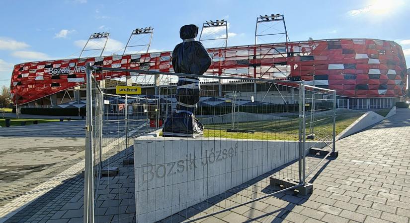 Szijjártót okolják a háborgó Honvéd-szurkolók a méltatlan Bozsik-szoboravató miatt