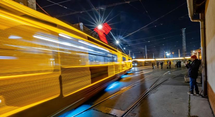 Elindult a káprázatos fényflotta Budapesten – az utasok most jótékonykodhatnak is (KÉPGALÉRIA)