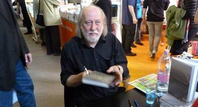 Utcai felolvasással tiszteleghetünk Krasznahorkai Nobel-díja előtt – Indul a NobelMobil