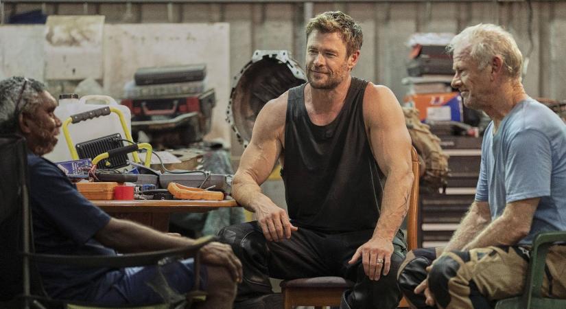 Chris Hemsworth a legendás Steve Irwint 'utánozza' a korábban soha nem látott házi felvételen (videó)