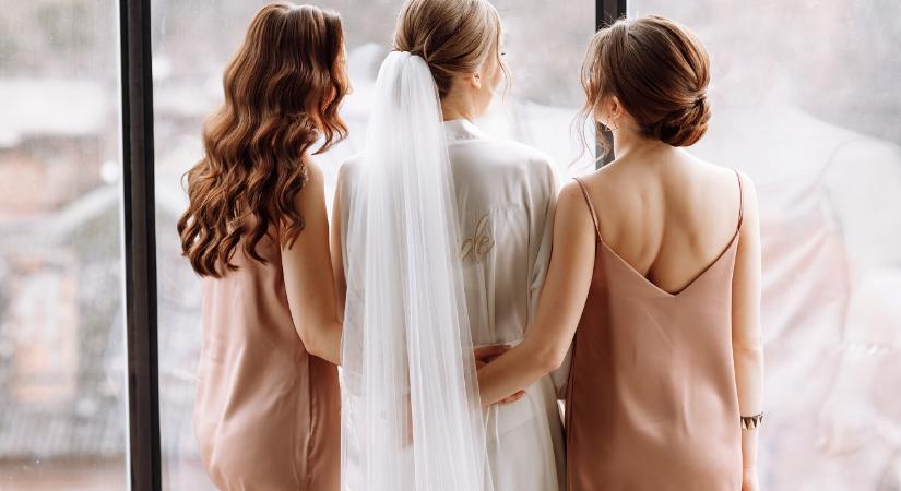 Közvetlenül az esküvő előtt lépett le a koszorúslány – a menyasszony kiborult