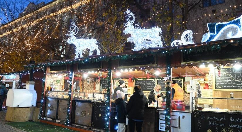 Kürtős kalácsból és lángosból sincs hiány, ilyen árakkal várnak a szolnoki Adventi Faluban - galériával, videóval