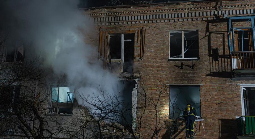 Oroszország kijevi lakóépüleket bombázott szombat hajnalban