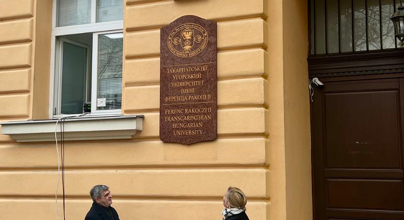 Felavatták a Rákóczi Egyetem több évtizedes vágyként megvalósult névtábláit