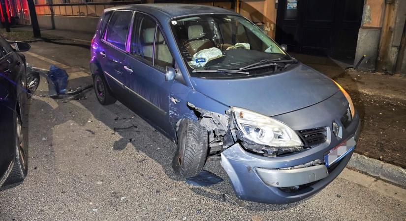 Nem tudja ki vezette az autót, mondta a balesetet okozó autóból egyedül kiszálló ittas férfi - fotók