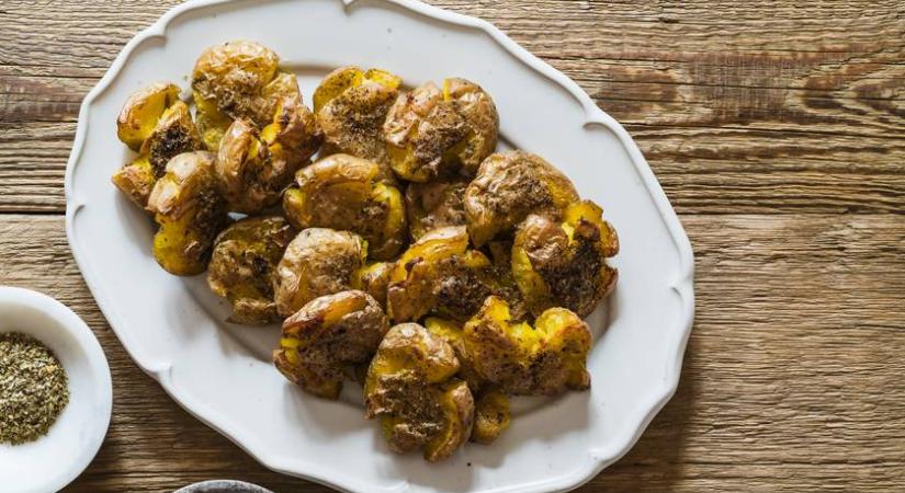 Smashed krumpli: a ropogós, lapított burgonya, amit nem lehet megunni