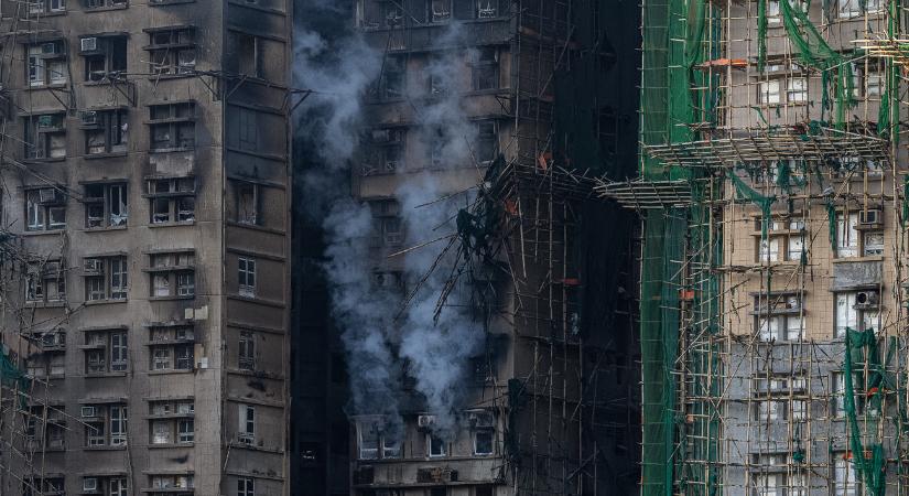 Így kezdődött Hongkongban a rettenetes tűzvész - videó