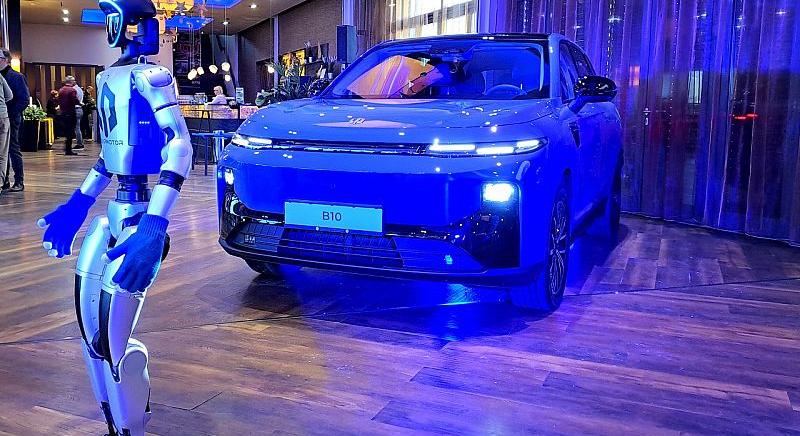 Humanoid robottal mutatkozott be a „legeurópaibb” kínai autó