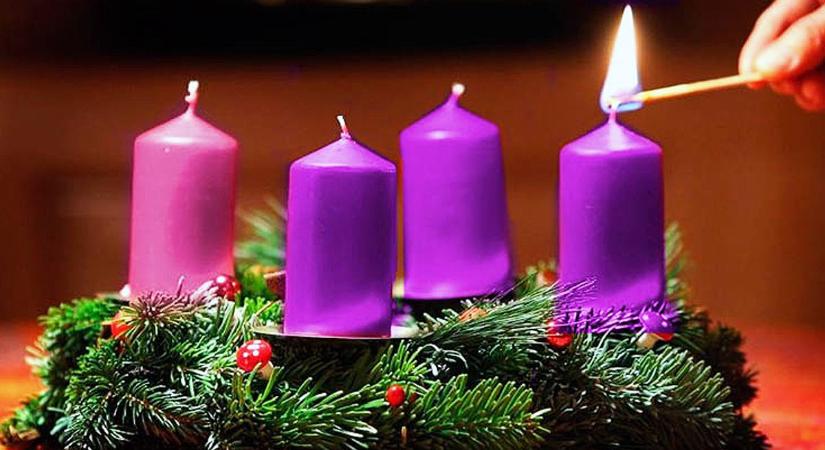 Az adventi koszorú gyertyái meghittséget varázsolnak otthonainkba
