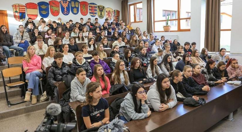 Matula bácsi meg a két pesti srác, Tutajos és Bütyök története volt a példa (fotókkal)