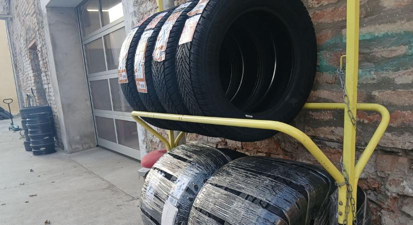 Nem a hó a veszély, hanem a halogatás: mikor cseréld le a téli gumit?