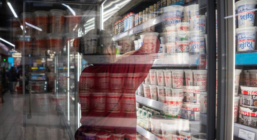 Visszakozik a kormány: kivettek egy terméket az árrésstop hatálya alól