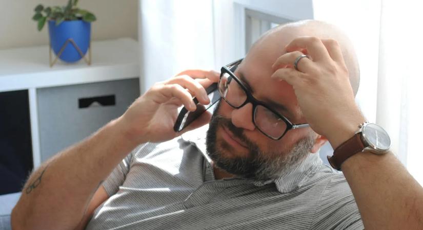 Chatbot válaszol majd az angol segélyhívószámon