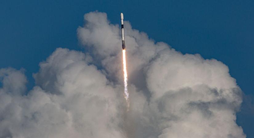 Hatalmas eredmény: fellőtték a világ első kereskedelmi űrkutatási műholdját