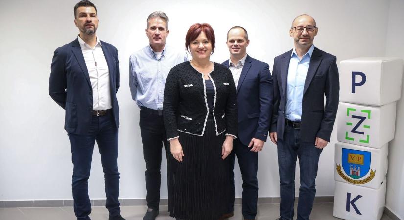 Mesterséges intelligencia beköltözik a raktárakba – Zalaegerszegen megmutatták, hogyan írja át az MI a logisztikát! (galéria)