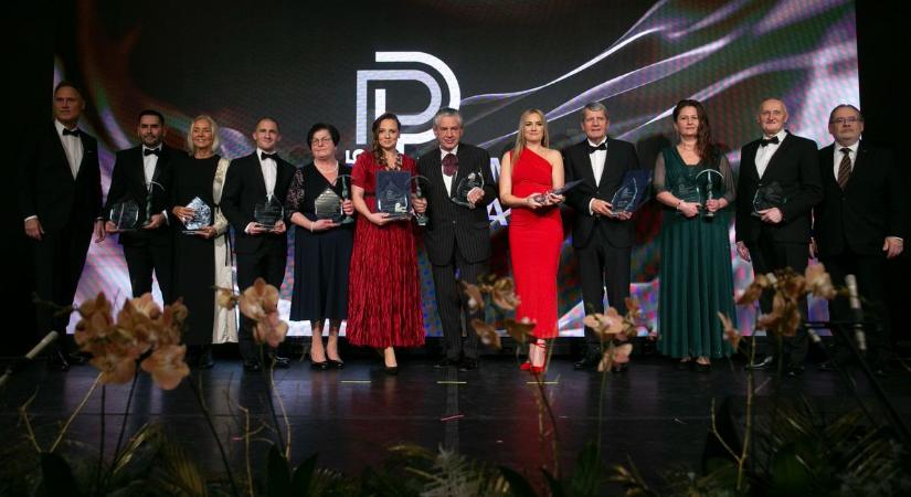 A vármegye kiválóságait ünnepelték, átadták a Prima-díjakat – fotók, videó