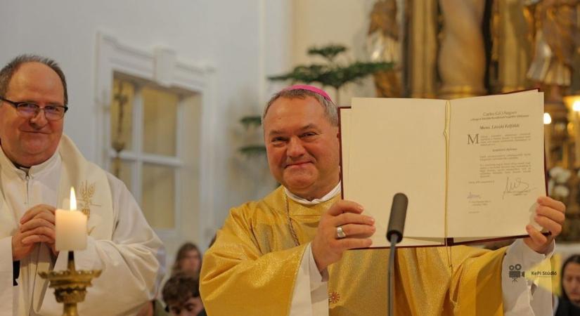 Rómában kiállított konfráteri diplomát kapott Felföldi László pécsi megyéspüspök