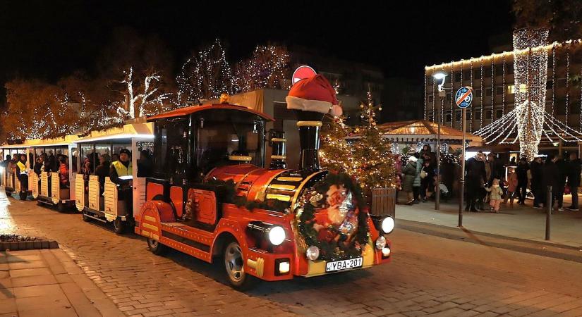 Elindult a gőzös, de nem Kanizsára! Nézd meg fotókon, felszálltak az első utazók a karácsonyi dottóra (galéria, videó)