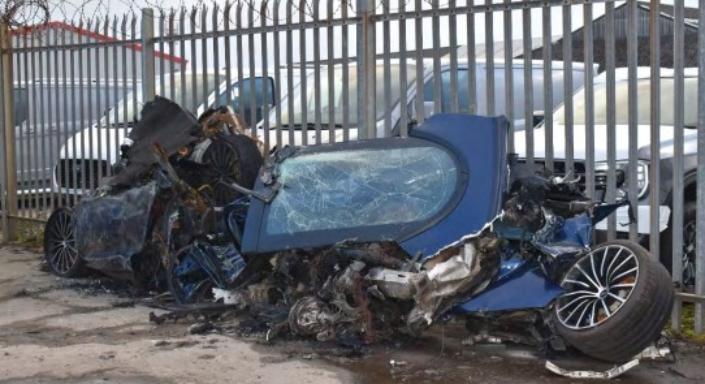 Kész csoda, hogy élve kiszállt ebből az autóból, most lecsukják