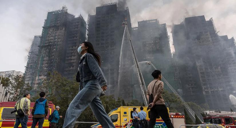 Már több mint 128 halottja van a hongkongi tűzvésznek