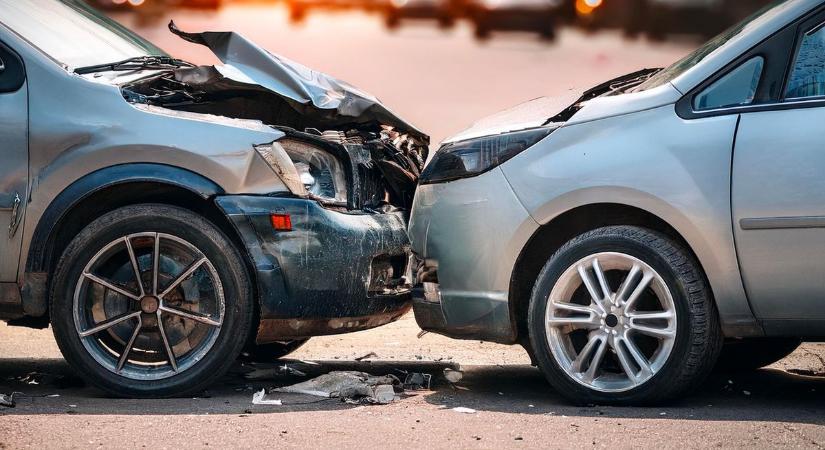 Karambol a győri belváros forgalmas utcáinál - Aki teheti, kerülje el a helyszínt