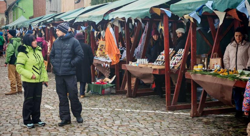 Kézdivásárhely: adventi hangulat és jótékonykodás a Waldorf-közösség bazárján