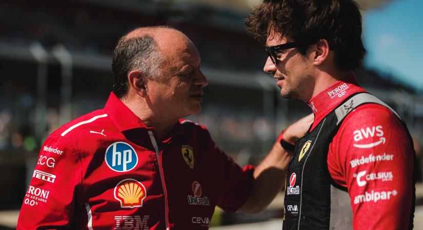 Vasseur Leclerc és Hamilton kritikáiról: „Ugyanazt érezzük mi is a bokszfalon, amit ők az autóban”