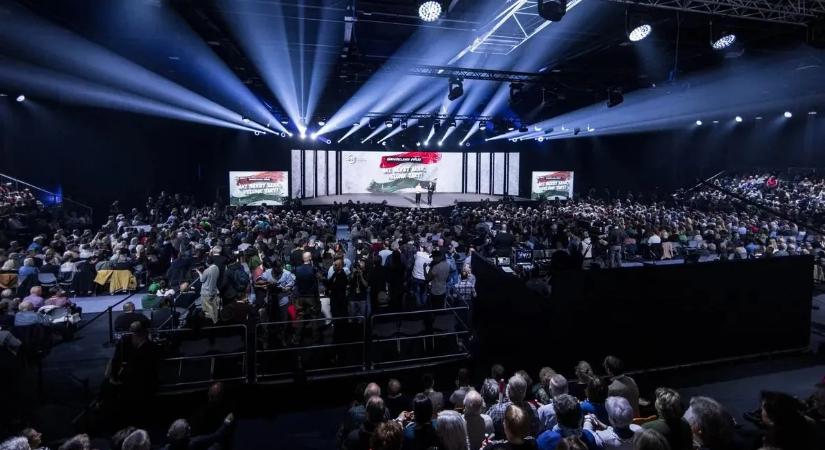 Lélegzetelállító képeken a nyíregyházi Háborúellenes Gyűlés