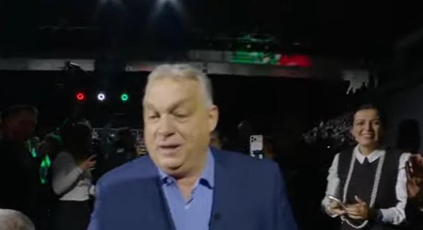 Álló ováció köszöntötte Orbán Viktort: mindenki vele akart kezet fogni