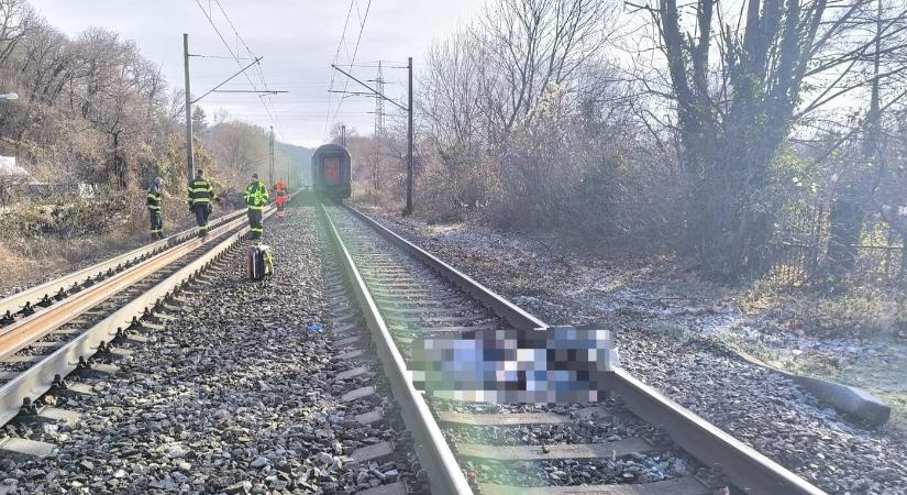 Halálos baleset miatt leállt a vasúti forgalom, késésekre lehet számítani