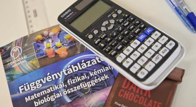 Itt vannak a 2026-os emelt szintű matekérettségi tételcímei