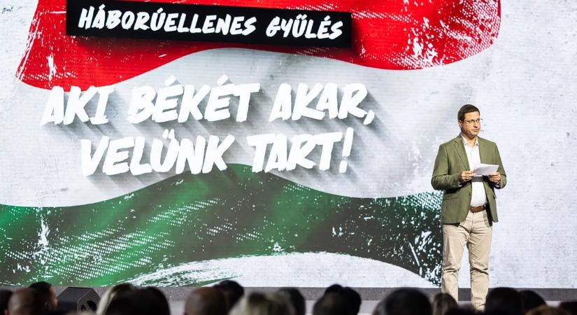 „A Tisza Ukrajnából ered, és Brüsszelbe folyik” – Gulyás Gergely is beszédet mondott a második Háborúellenes gyűlésen