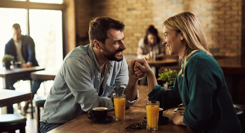 „Nő és férfi között nincs barátság” – Férfiakat és nőket kérdeztem a témáról és az eredmény kijózanító volt