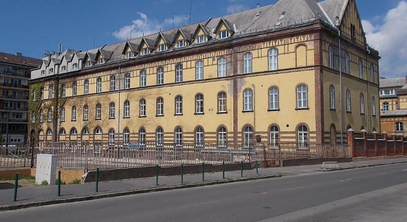 Rossz a fűtés, az Irgalmasrendi Kórház több osztályáról is hazaküldték a betegeket, kabátban rendelnek az orvosok