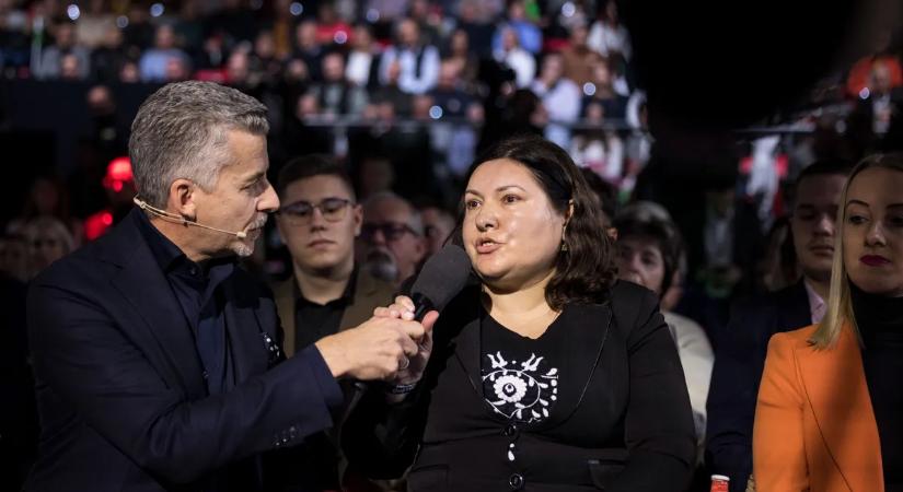 Szem nem maradt szárazon: Sebestyén József testvére is megjelent a Háborúellenes Gyűlésen