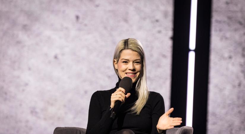 "Az egyetlen út a béke" - Muri Enikő felszólalt a Háborúellenes Gyűlésen