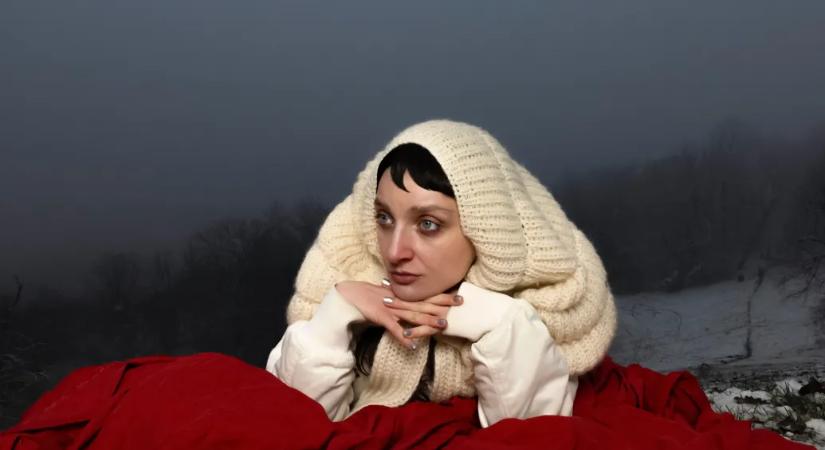 Furcsa, ha a Szigeten éneklem az ősi székely himnuszt úgy, hogy látszik a köldökpiercingem?