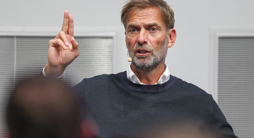 Hiába cáfolták, mégis a legenda válthatja beugróként Arne Slotot a Liverpool kispadján