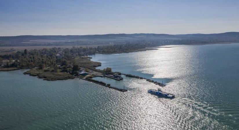 Rejtélyes építmény bukkanhat elő az alacsony vízállás miatt a Balatonból: egy legenda is említi