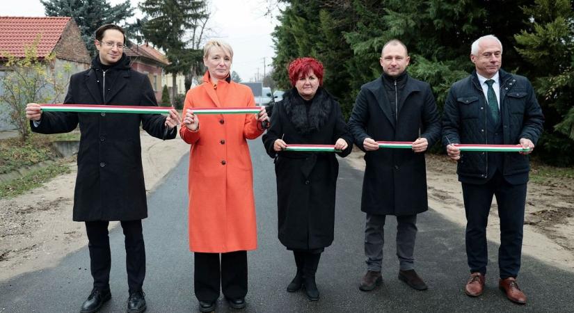 Új utak, új lehetőségek: Sándorfalva történetének egyik legfontosabb fejlesztése zárult le – videó
