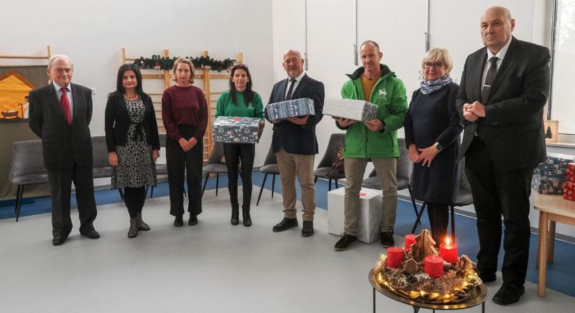 A vármegyei óvodások kárpátaljai kisgyermekek részére készítettek ajándékcsomagokat (galéria)