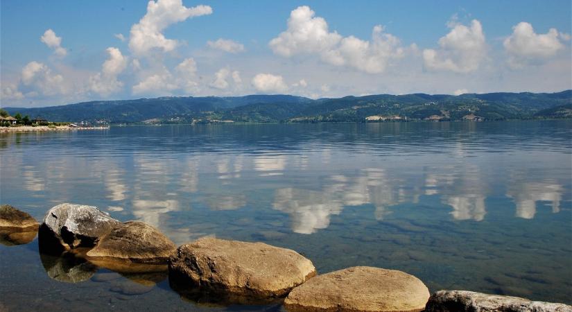 Előbukkant egy 1500 éves templom a csökkenő vízszint miatt egy tóból