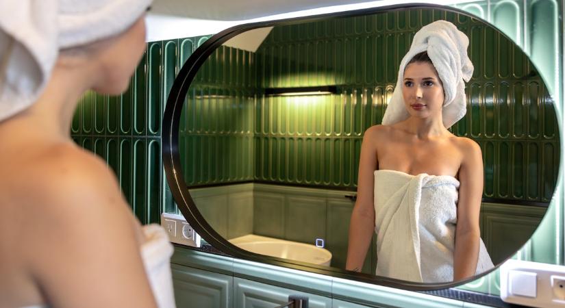 Filléres trükk: ezzel törölje át a fürdőszoba tükrét, és az fürdés után sem fog bepárásodni!