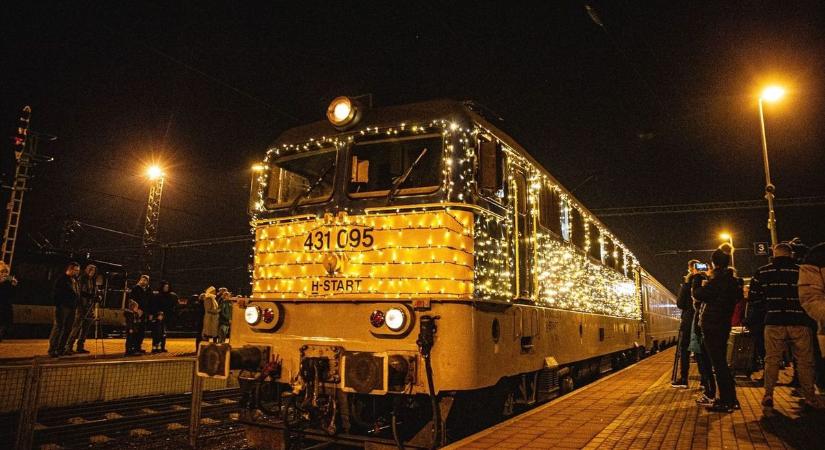 A vonat, amit mindenki látni akar: napokon belül Hevesbe ér a karácsonyi fénycsoda
