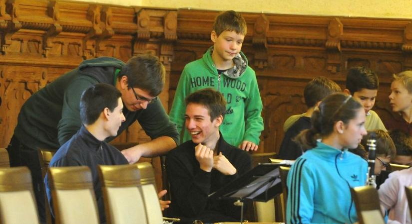 Csaknem száz mohácsi diák tanulmányait támogatja ösztöndíjjal a város