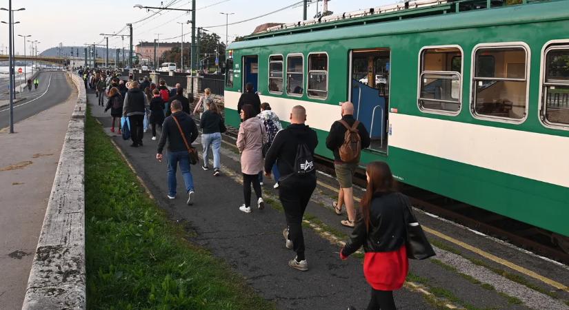 Az utolsó hatvanéves HÉV-et is kivonják a forgalomból, jönnek a fényvonatok és a fény-HÉV