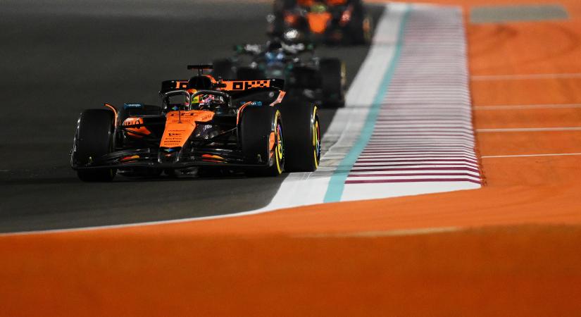 Tükörsima Piastri-siker a katari F1-sprinten